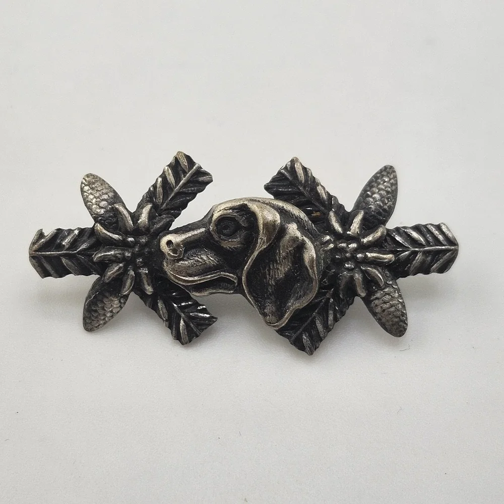 Vintage Silver‎ Tone Hunting Dog Brooch With Pine Cones